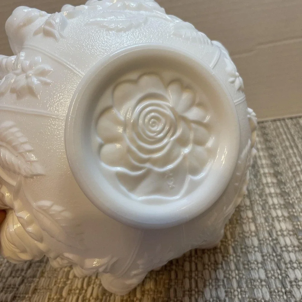 Vintage Milk glass‎ ruffled edge rose pattern bowl